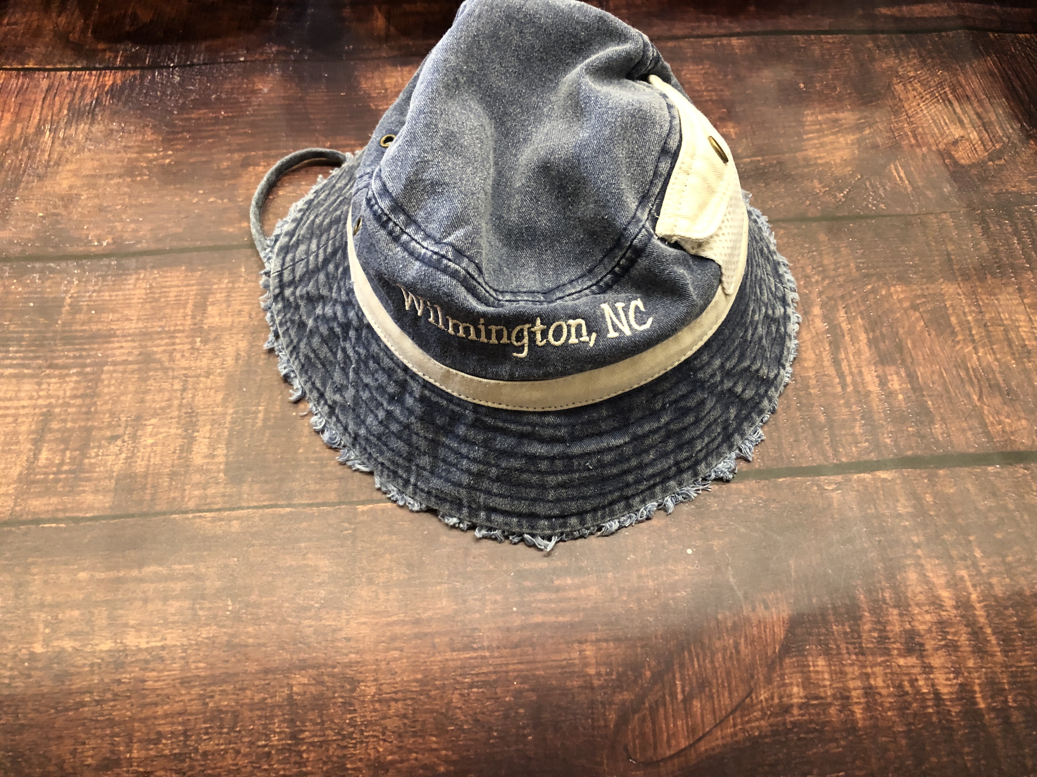 bucket hat pocket